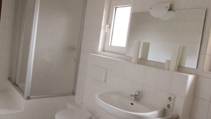 Zone 30—FREISTEHENDES, erweiterungsfähiges Haus, Garage, famfreundl.Wohnlage- citynah 1 km