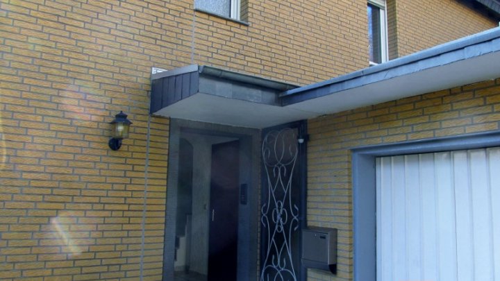 Zone 30—FREISTEHENDES, erweiterungsfähiges Haus, Garage, famfreundl.Wohnlage- citynah 1 km