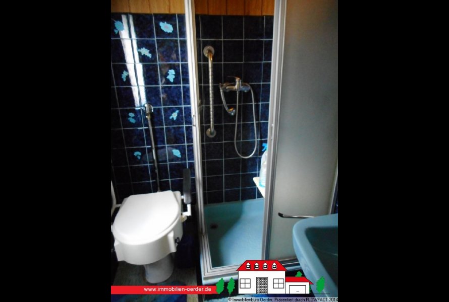 Duschbad,WC, Becken, Fenster EG