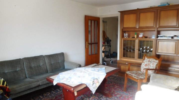 Sanierungs- und modernisierungsbedürftiges Häuschen mit Großgarage in sonniger Lage