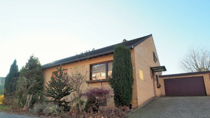 ++ GROSSZÜGIGE DOPPELHAUSHÄLFTE mit VIEL POTENTIAL! ++