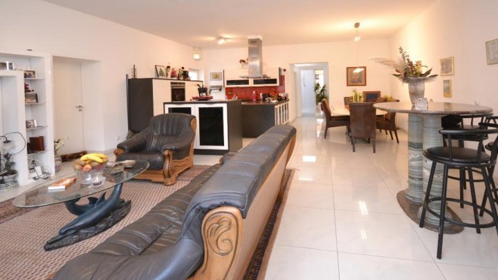 Möbliert: 4-Zimmer-Komfortwohnung in Königsdorf - ab 3 Monate Mietdauer